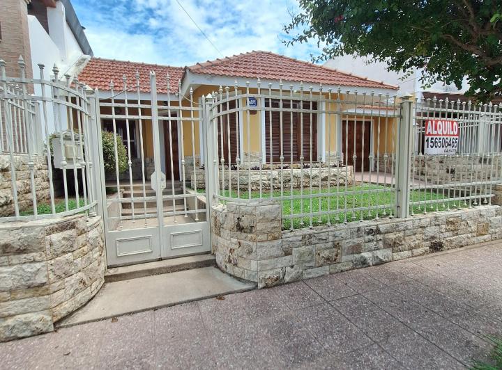 Casa · 200m² · 6 Ambientes · 3 Cocheras