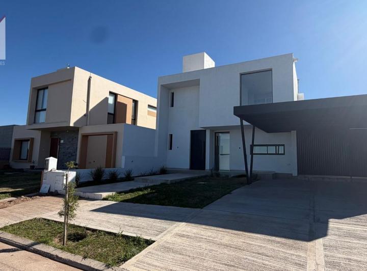 Casa · 150m² · 5 Ambientes · 2 Cocheras