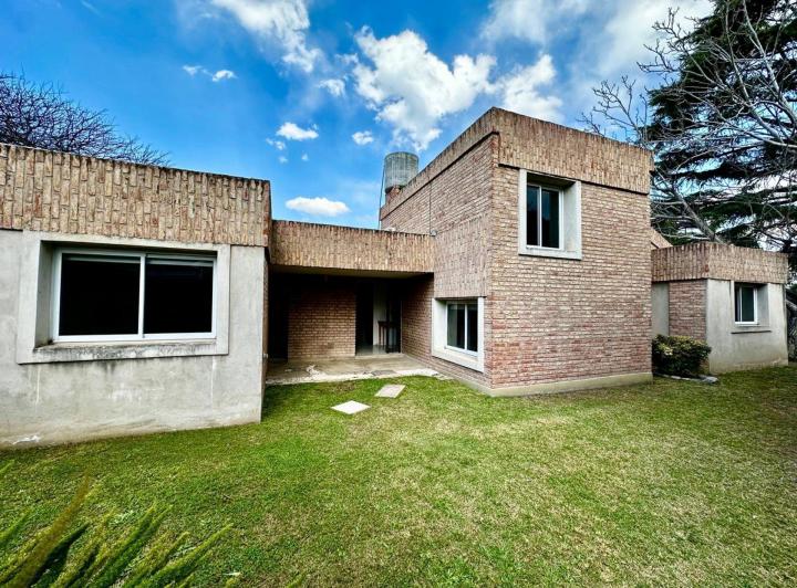 Casa · 152m² · 4 Ambientes · 2 Cocheras