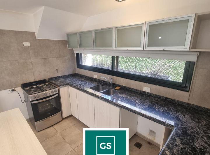 Casa · 120m² · 5 Ambientes · 2 Cocheras