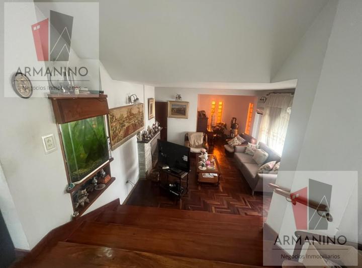 Casa · 237m² · 4 Dormitorios · 2 Cocheras