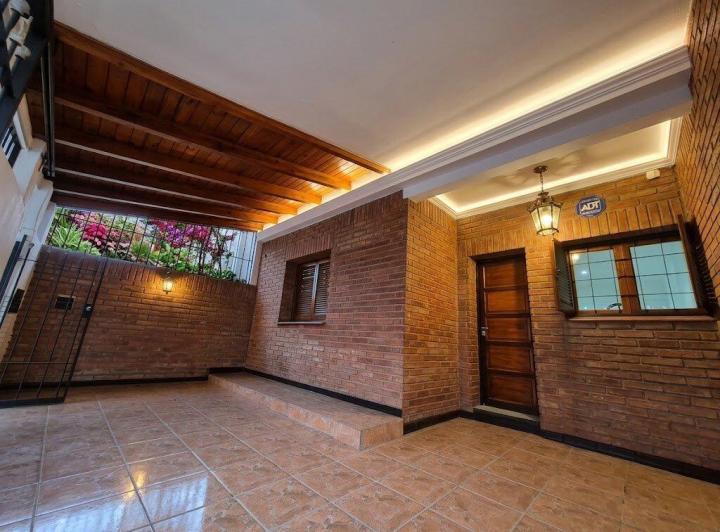 Casa · 45m² · 4 Ambientes · 2 Cocheras