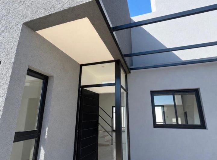 Casa · 95m² · 4 Ambientes · 1 Cochera