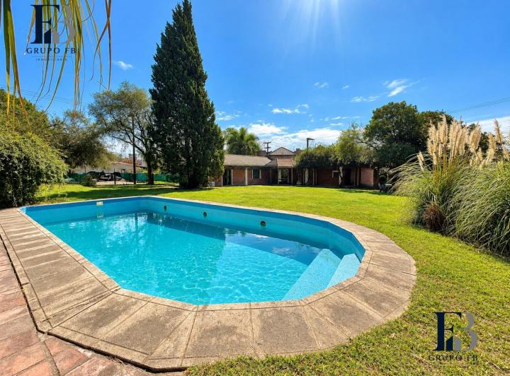 Casa · 300m² · 7 Ambientes · 2 Cocheras
