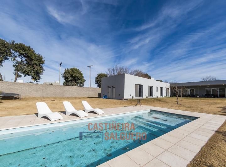 Casa · 380m² · 10 Ambientes · 2 Cocheras