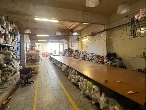 Galpón en Venta en Flores, CABA