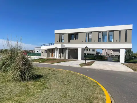 Casa en Alquiler en San Sebastián, Countries y Barrios Cerrados en Escobar