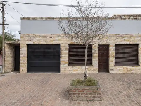 Casa en Venta en Los Hornos, La Plata