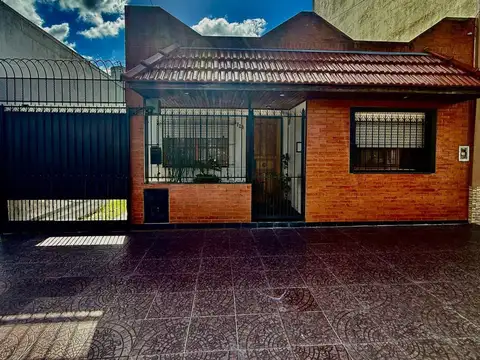 Casa en Venta en Billinghurst, General San Martín