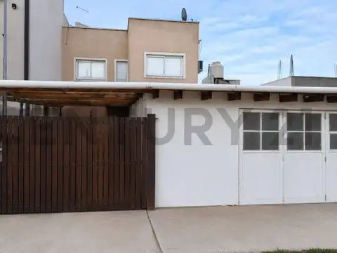 Casa en Venta en Villa Parque Sicardi, Partido de La Plata