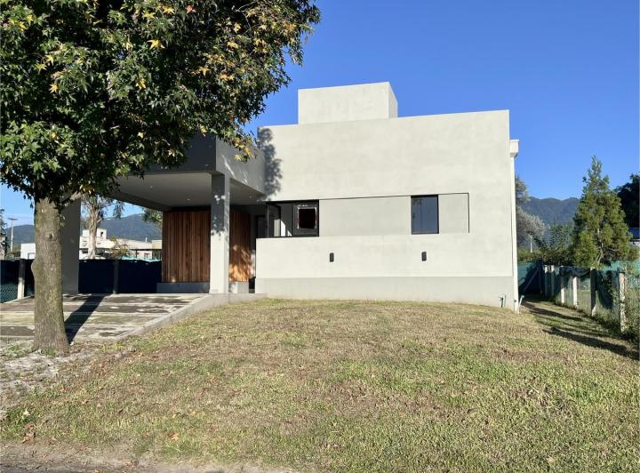 Casa · 145m² · 5 Ambientes · 1 Cochera