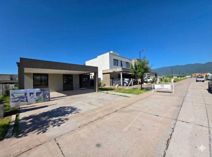 Casa · 106m² · 3 Dormitorios · 2 Cocheras