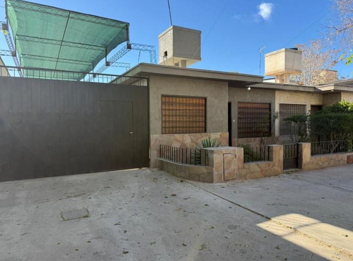 Casa · 152m² · 5 Ambientes · 3 Cocheras