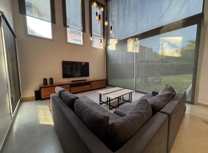 Casa · 299m² · 5 Ambientes · 3 Cocheras