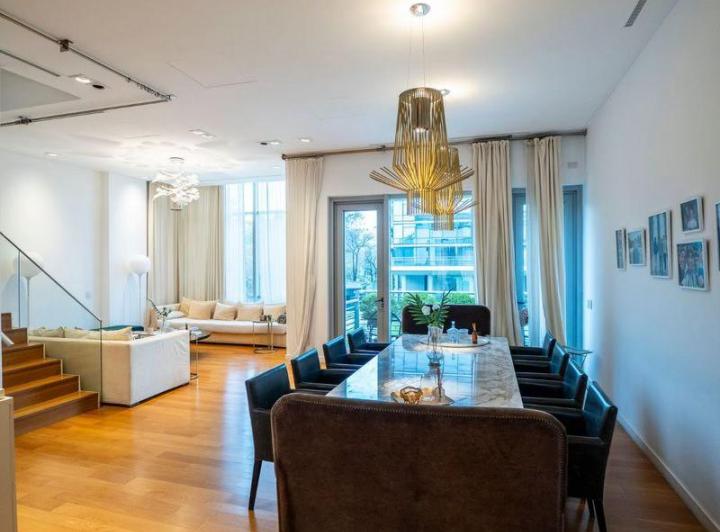 Casa · 485m² · 6 Ambientes · 5 Cocheras