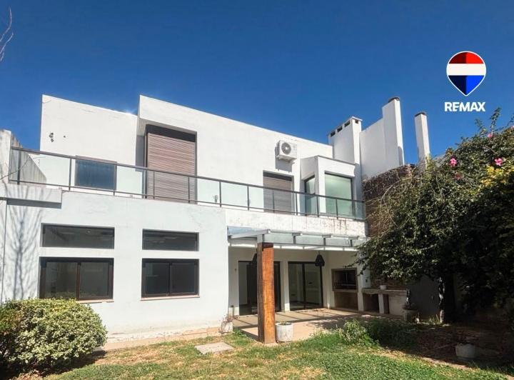 Casa · 300m² · 6 Ambientes