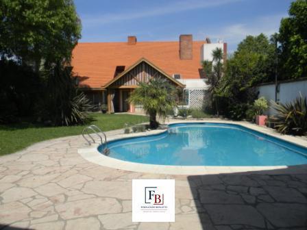 Casa · 550m² · 6 Ambientes · 4 Cocheras