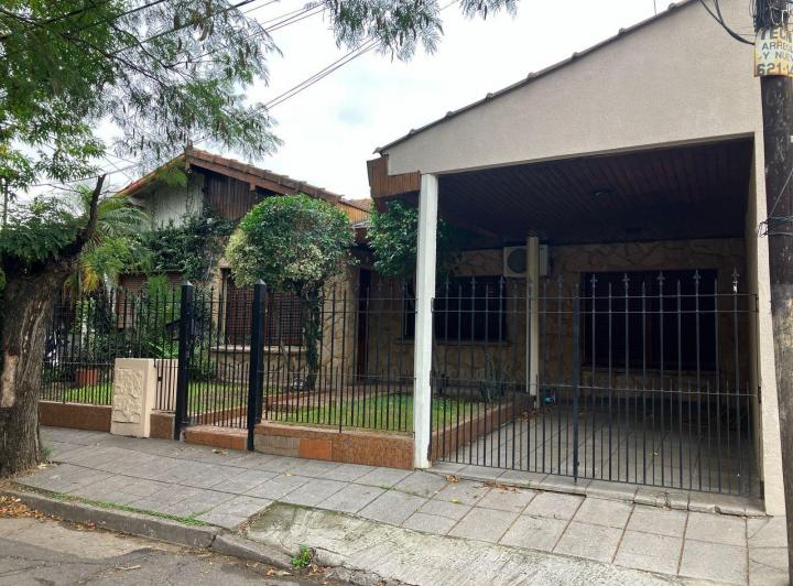 Casa · 214m² · 4 Ambientes · 1 Cochera