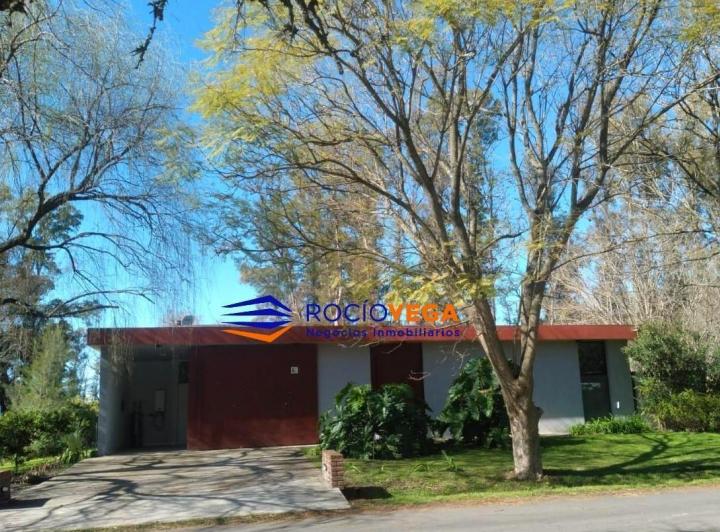 Casa · 311m² · 6 Ambientes · 2 Cocheras