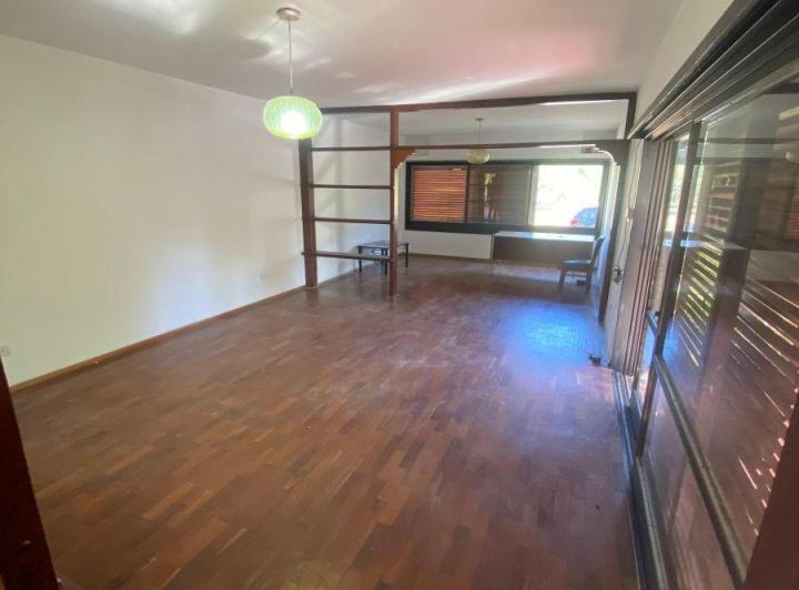 Casa · 220m² · 6 Ambientes · 2 Cocheras