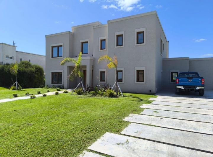 Casa · 324m² · 6 Ambientes