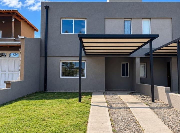 Casa · 1m² · 8 Ambientes · 1 Cochera