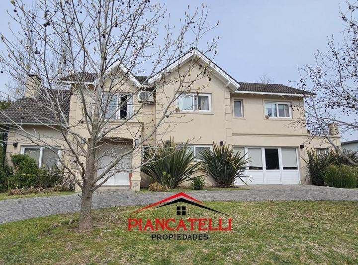 Casa · 184m² · 5 Ambientes · 5 Cocheras