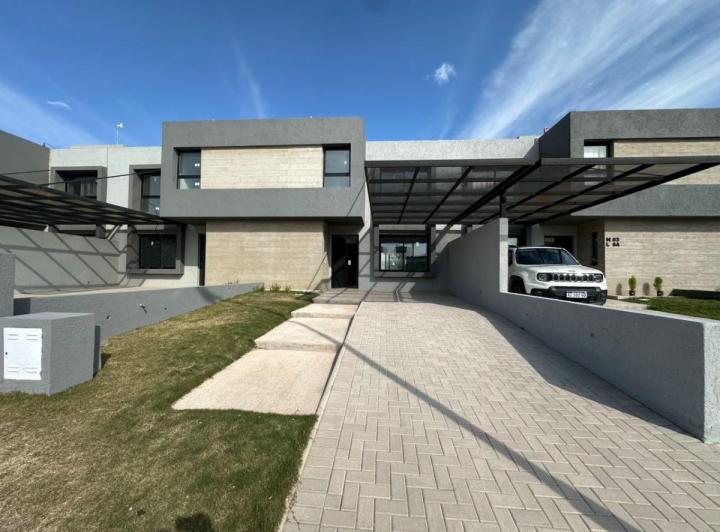 Casa · 162m² · 4 Ambientes · 1 Cochera