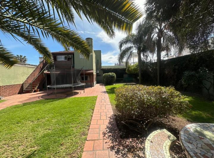 Casa · 344m² · 5 Ambientes · 5 Cocheras