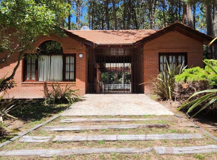 Casa · 290m² · 5 Ambientes · 2 Cocheras