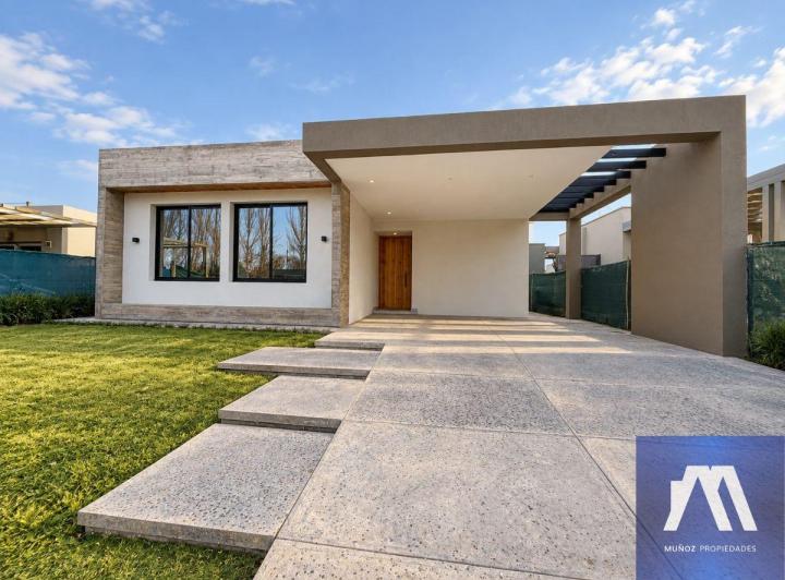 Casa · 200m² · 5 Ambientes · 2 Cocheras