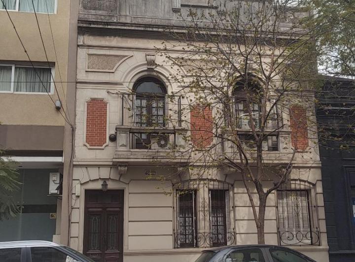 Casa · 240m² · 5 Ambientes