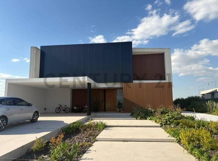 Casa · 600m² · 8 Ambientes · 4 Cocheras