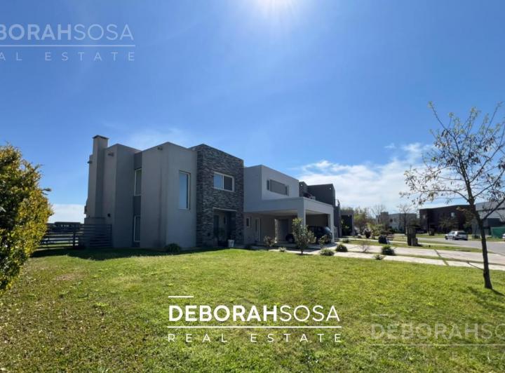 Casa · 236m² · 5 Ambientes · 3 Cocheras