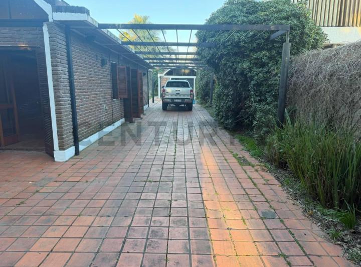 Casa · 775m² · 3 Dormitorios · 4 Cocheras