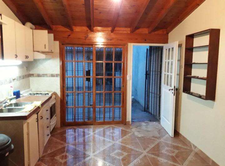 Casa · 90m² · 5 Ambientes · 1 Cochera