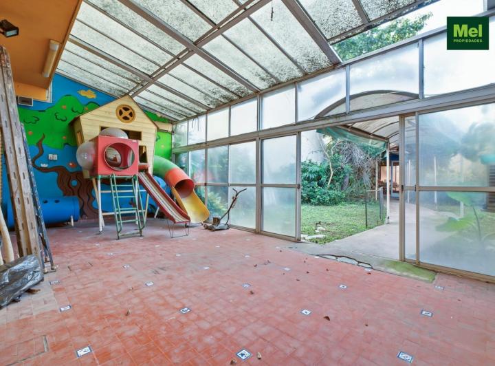 Casa · 255m² · 6 Ambientes · 1 Cochera