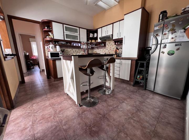 Casa · 200m² · 6 Ambientes · 1 Cochera