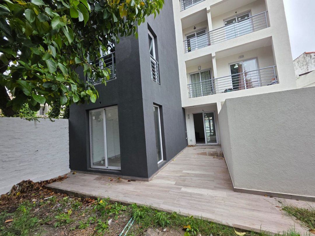 DEPARTAMENTO VENTA  2 AMBIENTES CON JARDIN HAEDO