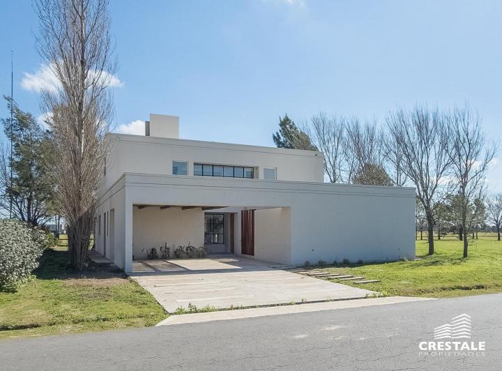 Casa · 260m² · 5 Ambientes · 2 Cocheras