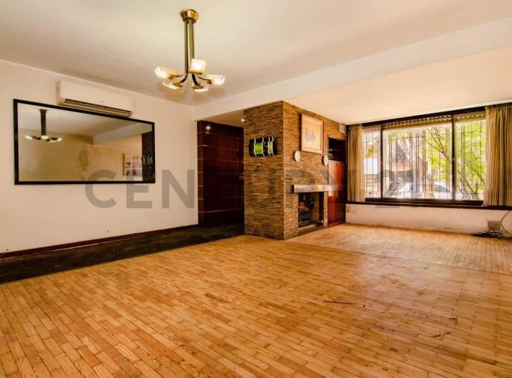 Casa · 140m² · 4 Ambientes · 2 Cocheras