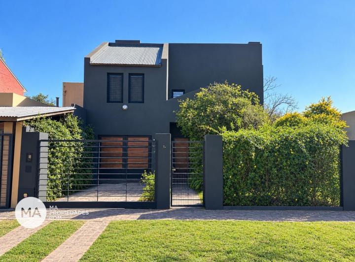 Casa · 190m² · 7 Ambientes · 2 Cocheras