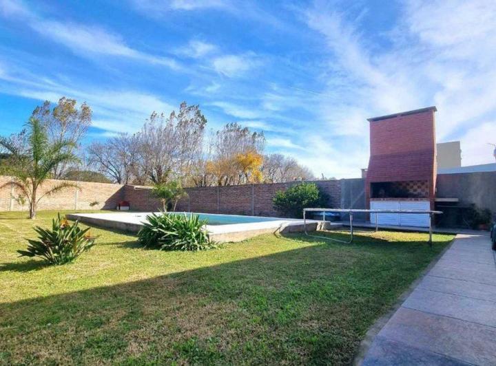 Casa · 222m² · 5 Ambientes · 2 Cocheras
