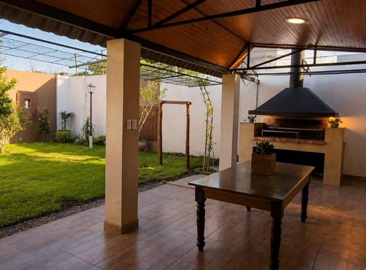 Casa · 218m² · 6 Ambientes · 1 Cochera