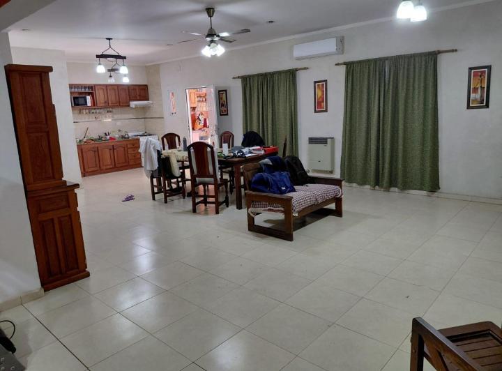 Casa · 160m² · 4 Ambientes · 3 Cocheras