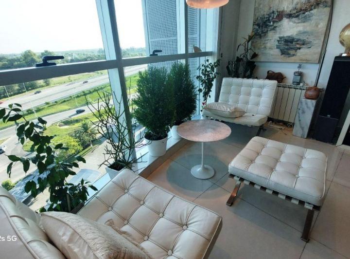 Departamento · 210m² · 8 Ambientes · 2 Cocheras