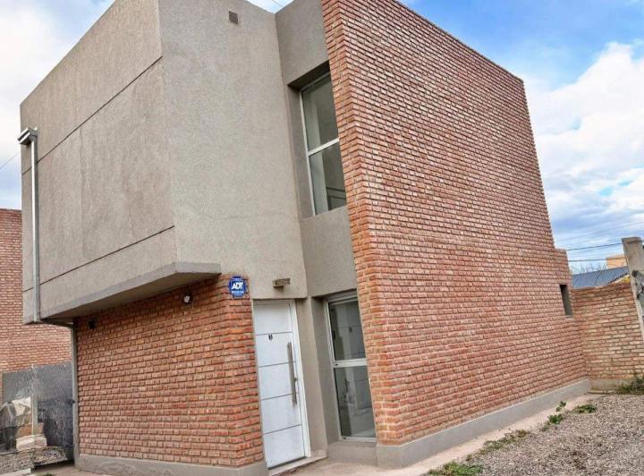 Casa · 77m² · 3 Ambientes · 1 Cochera