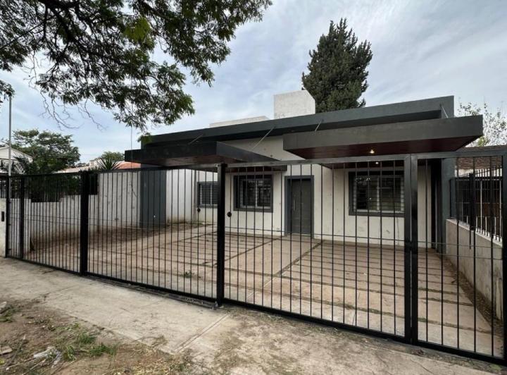 Casa · 197m² · 2 Dormitorios · 1 Cochera