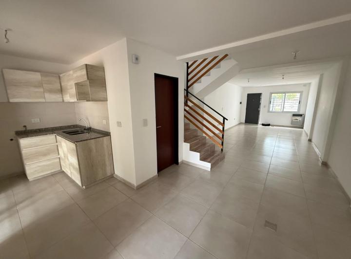 Casa · 180m² · 2 Dormitorios