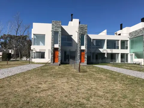 Casa en Alquiler en City Bell, Partido de La Plata